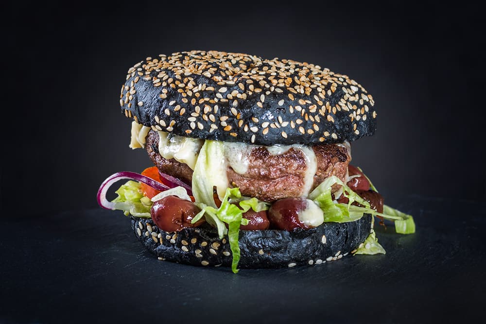 Burger mit Rindfleisch und Gorgonzola