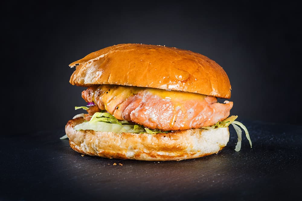 Burger mit Lachsfilet